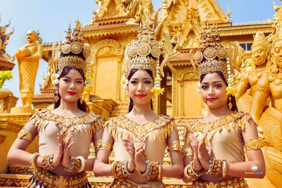 Cambodian apsara dancers in golden traditional dress – Auasia Travel